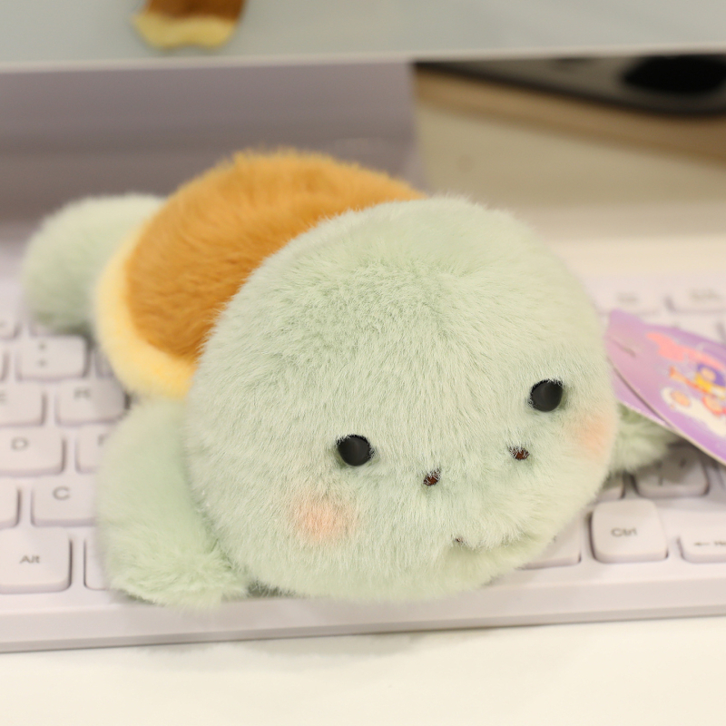 Plišani medvjed – kratki pliš, PP punilo, logo privatna etiketa, pakiranje mrežastom vrećom, za uzrast 14+