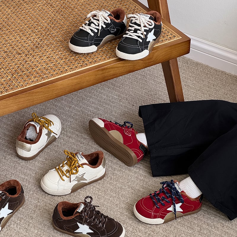 Detské tenisky s hrubou podrážkou, hviezdny vzor, vršok z umelej kože, podrážka z plastu, zapínanie na Velcro