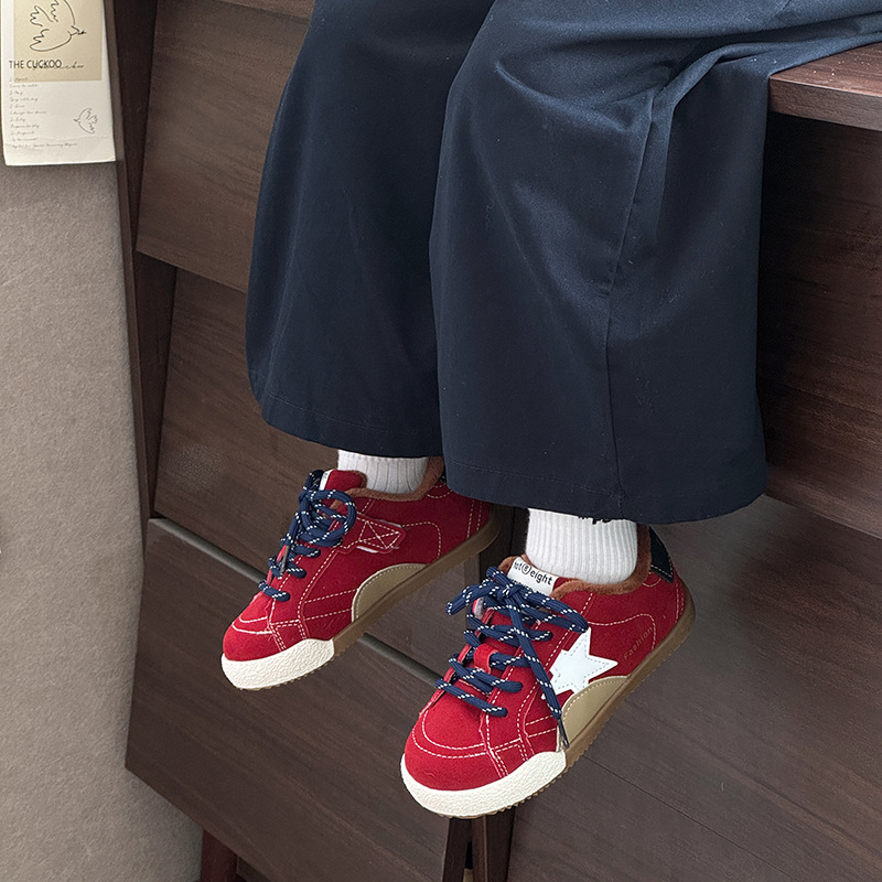 Detské tenisky s hrubou podrážkou, hviezdny vzor, vršok z umelej kože, podrážka z plastu, zapínanie na Velcro