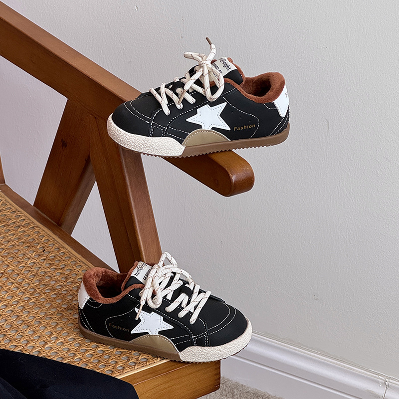 Detské tenisky s hrubou podrážkou, hviezdny vzor, vršok z umelej kože, podrážka z plastu, zapínanie na Velcro