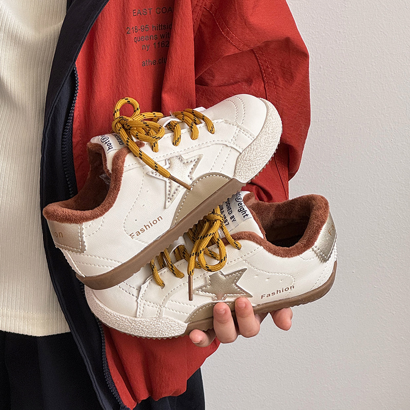 Detské tenisky s hrubou podrážkou, hviezdny vzor, vršok z umelej kože, podrážka z plastu, zapínanie na Velcro