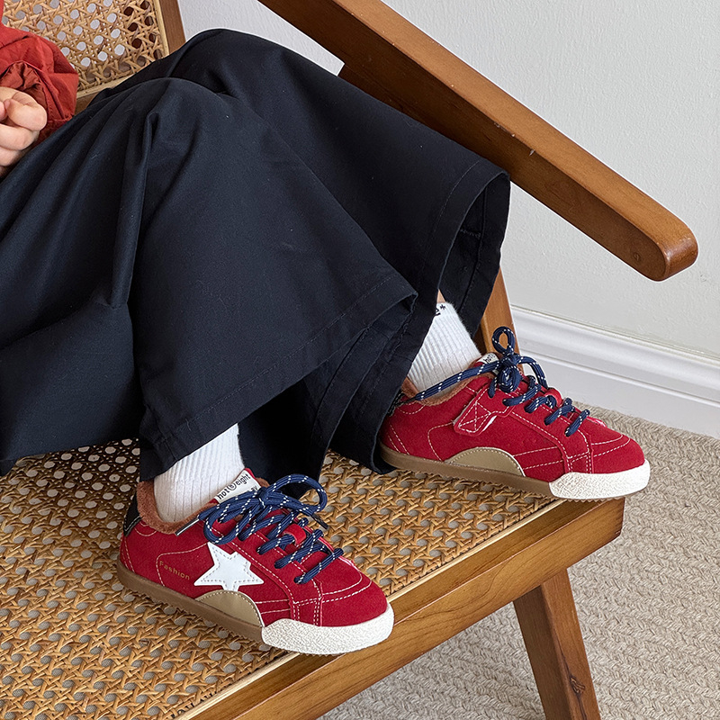 Detské tenisky s hrubou podrážkou, hviezdny vzor, vršok z umelej kože, podrážka z plastu, zapínanie na Velcro