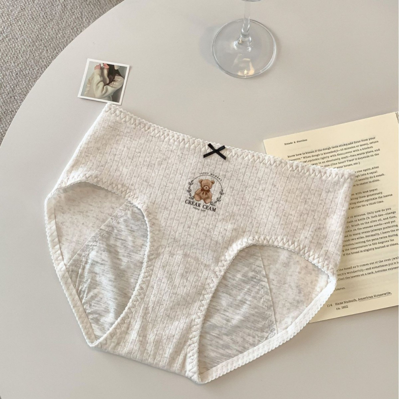 Ženske gaćice od pamuka sa srednjim strukom, prozračna pletena tkanina, 60-nitna tkanina, udio pamuka 90–95%, podstava prepona 100% pamuk