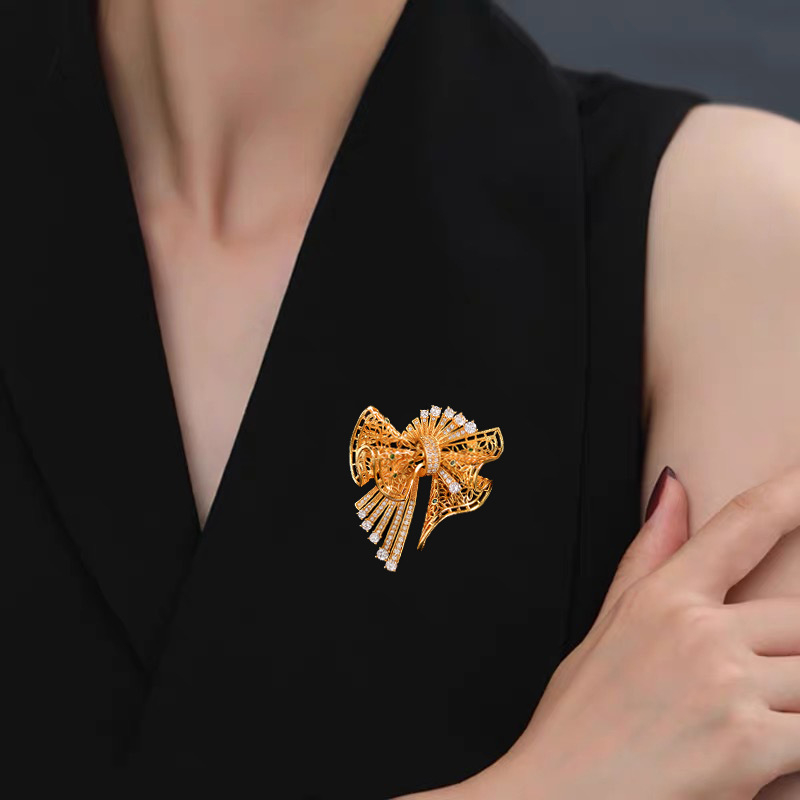 Brošňa z meďe, tvar mašličkového uzla, elektroplatovanie, XR11632, dámsky, vysoká trieda štýlu