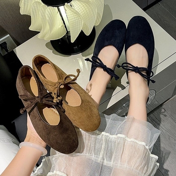 Dámske ploché topánky s pruhovaným vzorom, PU vrchná časť, nízky kitten heel, bavlnená stielka, gumová podrážka