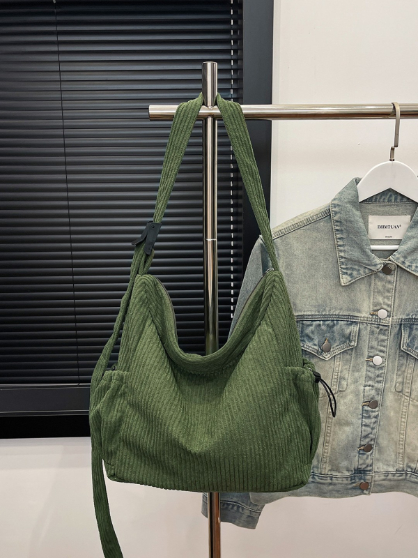 Vlnená taška cez rameno, tote štýl, horizontálny obdĺžnikový tvar, otvorenie na zips, vnútorný zipsový vrecko a vrecko na telefón, jeden remienok, na každodenné použitie