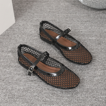 Ploché topánky s sieťovaným vrchným materiálom, okrúhla špička, nízky podpätok, zapínanie na pracku