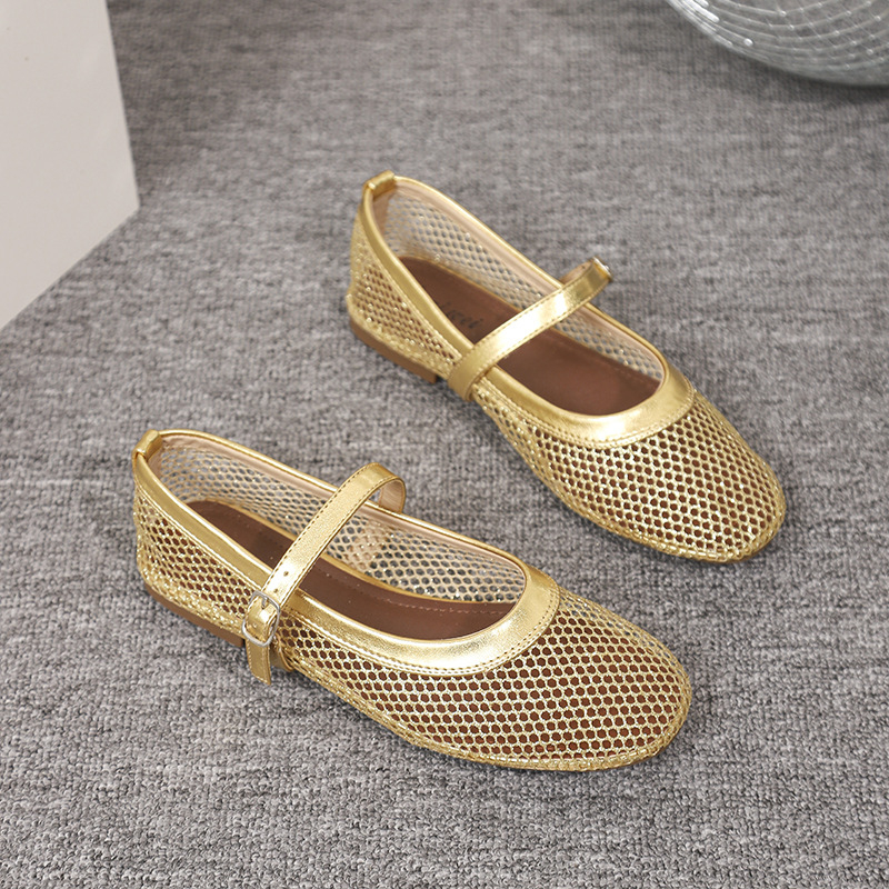 Ploché topánky s sieťovaným vrchným materiálom, okrúhla špička, nízky podpätok, zapínanie na pracku