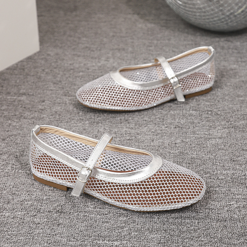 Ploché topánky s sieťovaným vrchným materiálom, okrúhla špička, nízky podpätok, zapínanie na pracku