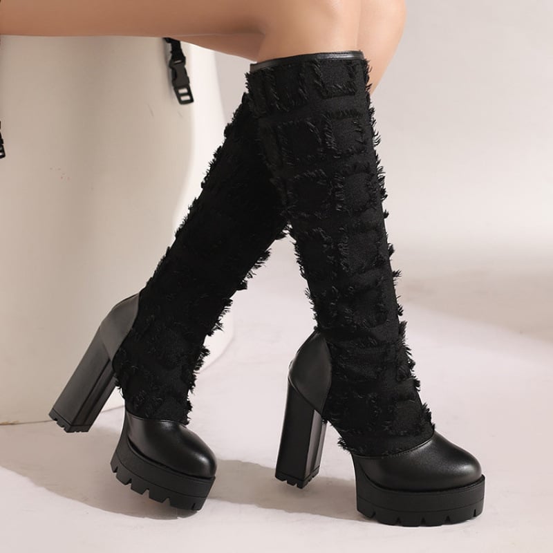 Stredne vysoké čižmy z elastickej látky, okrúhla špička, hrubý vysoký podpätok (>8 cm), zadný zips, gumená podrážka