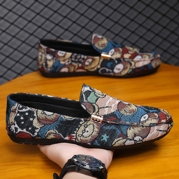 Pánske slip-on pohodlné topánky typu bean, vrchná časť textilná, mäkká podrážka, guľatý špička, priedušné, jar 2025 spustenie