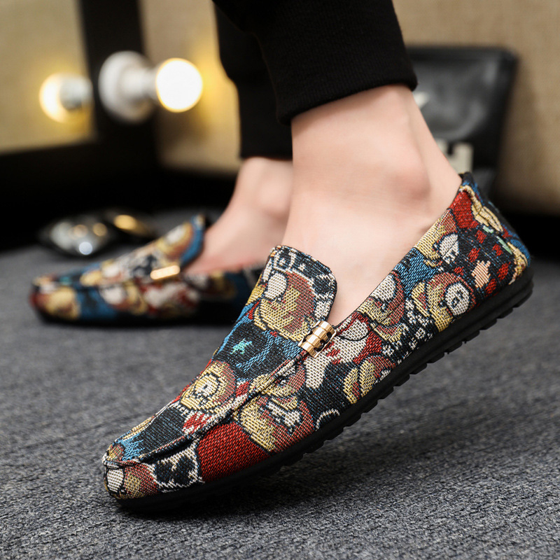 Pánske slip-on pohodlné topánky typu bean, vrchná časť textilná, mäkká podrážka, guľatý špička, priedušné, jar 2025 spustenie