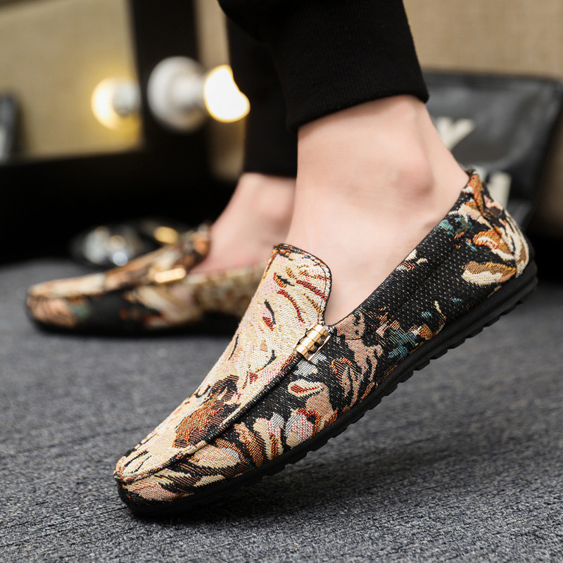 Pánske slip-on pohodlné topánky typu bean, vrchná časť textilná, mäkká podrážka, guľatý špička, priedušné, jar 2025 spustenie