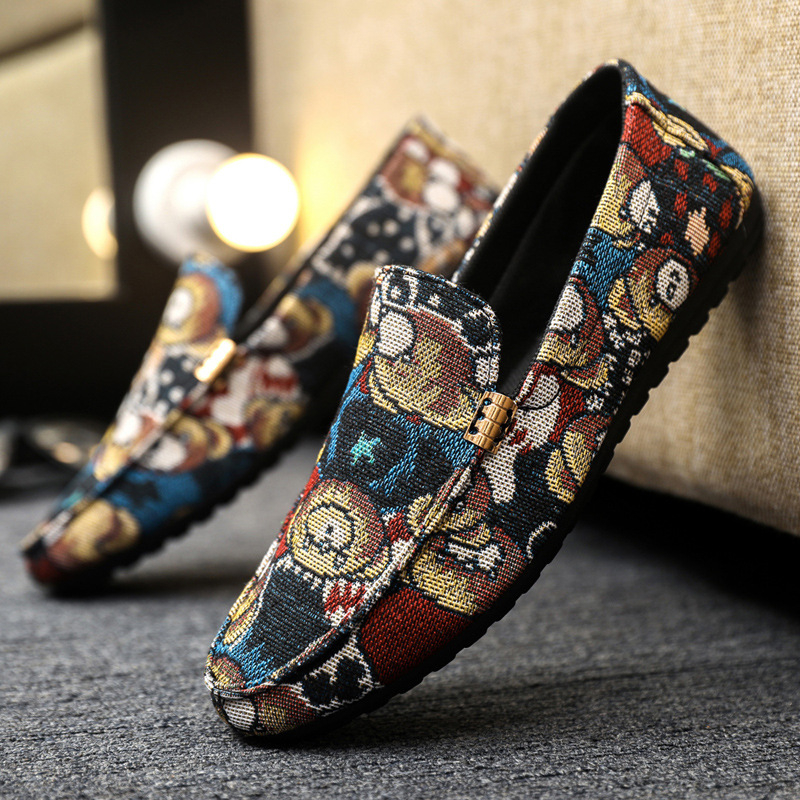 Pánske slip-on pohodlné topánky typu bean, vrchná časť textilná, mäkká podrážka, guľatý špička, priedušné, jar 2025 spustenie