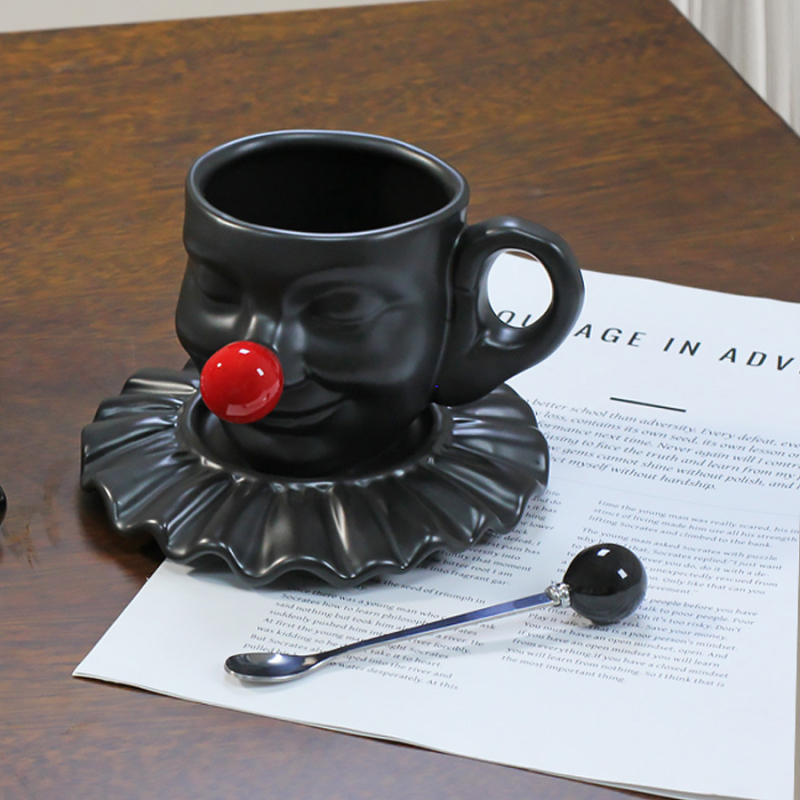 Keramická šálka na kávu s podšálkou, retro dizajn, jednoliaty vzor, možnosť potlače loga, vhodná do kancelárie, domova alebo kaviarne.