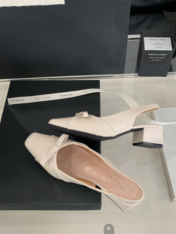 Sandále s jedným remienkom, štvorcový nos, horný materiál: super fiber, gumová podrážka, stredný podpätok 3–6 cm, mestský štýl, leto 2025