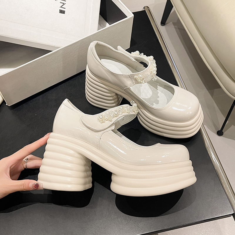 Svadobné topánky, okrúhla špička, hrubé podpätky, zapínanie na suchý zips, PU podrážka