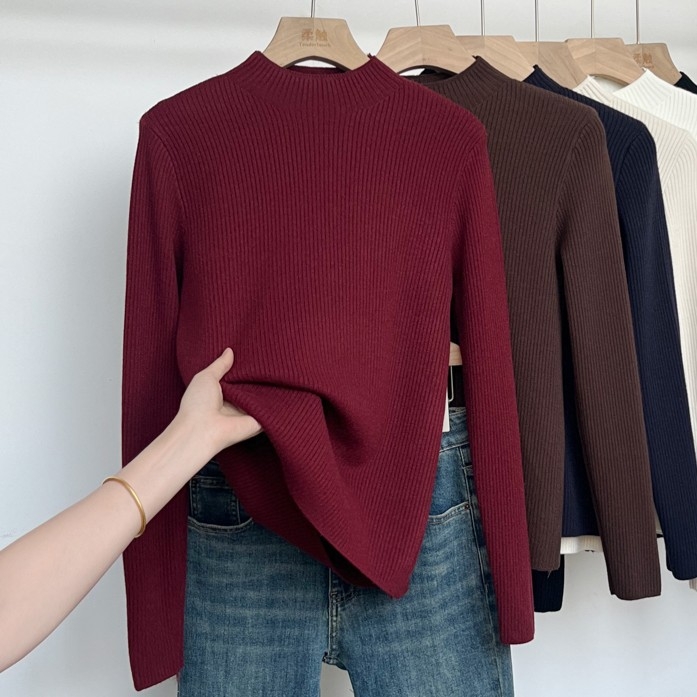 Pleten pulover s polu-visokim ovratnikom, dugim rukavima, standardne dužine; sastav Nylon/Poliamid 50–70% + Viskoza <30%