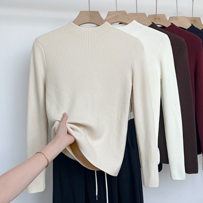 Pleten pulover s polu-visokim ovratnikom, dugim rukavima, standardne dužine; sastav Nylon/Poliamid 50–70% + Viskoza <30%
