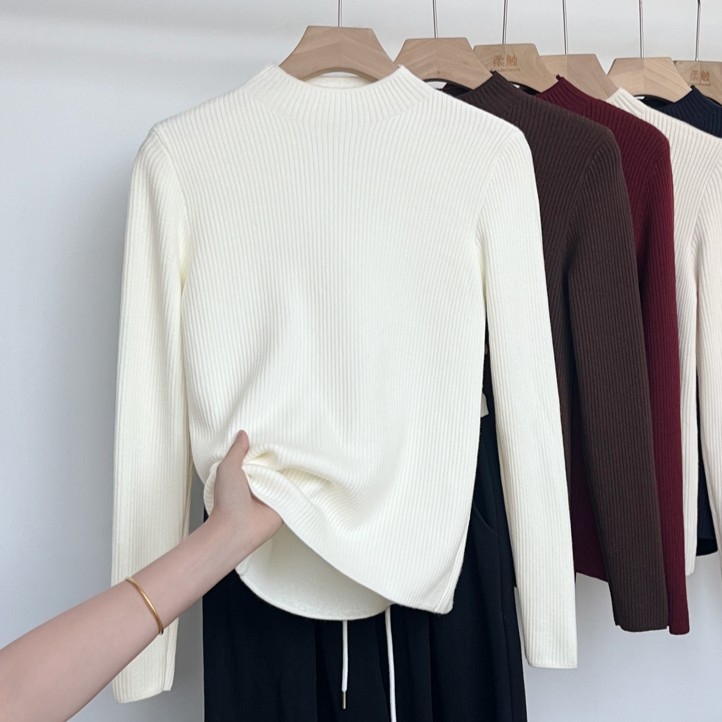 Pleten pulover s polu-visokim ovratnikom, dugim rukavima, standardne dužine; sastav Nylon/Poliamid 50–70% + Viskoza <30%