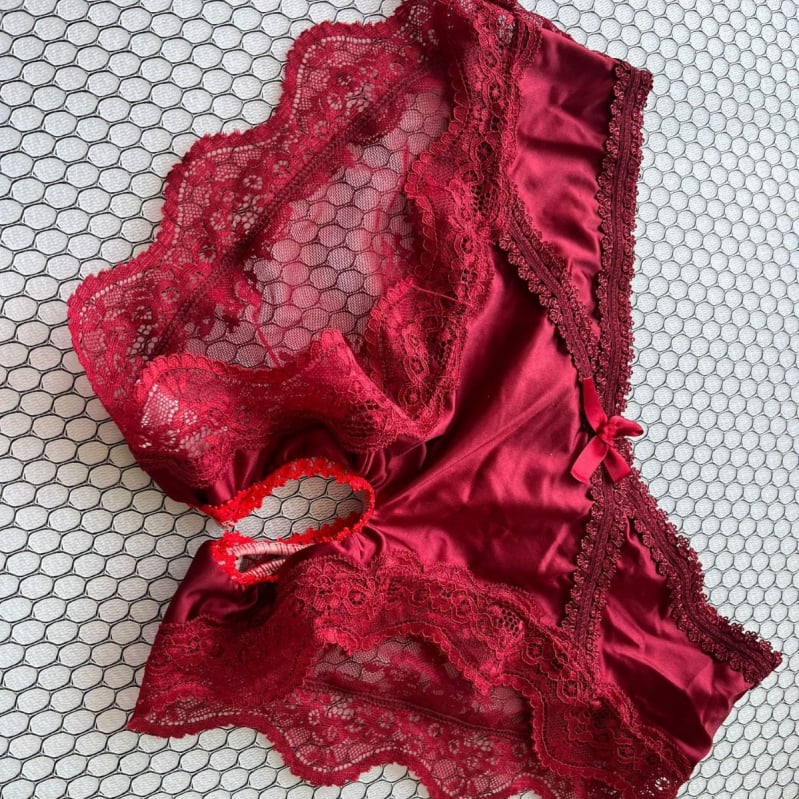 Nova ultra-tanka ženska gaćica s otvorom u preponama, francuska čipka, sexy i zavodljiva, crvene trokutaste gaćice