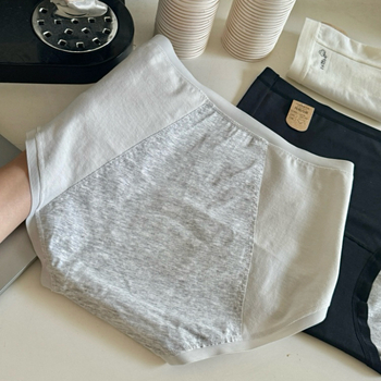 Ženské menštruačné nohavičky s vysokým pásom, rozšírený rozkrok, pletený materiál; vonkajší materiál 95% bavlna, podšívka 100% bavlna; jednofarebný dizajn