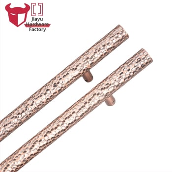 Kľučka na dvere — hliníková zliatina, povrch: liaty, gravírovanie/liatie, moderný minimalistický štýl, určené pre výstavné sály, hotely a kancelárie