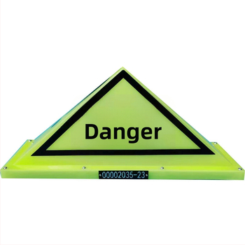 Strešné svetlo pre auto OLT-B2 — magnetické trojuholníkové signalizačné svetlo pre nebezpečné látky, PP, vhodné pre všetky modely