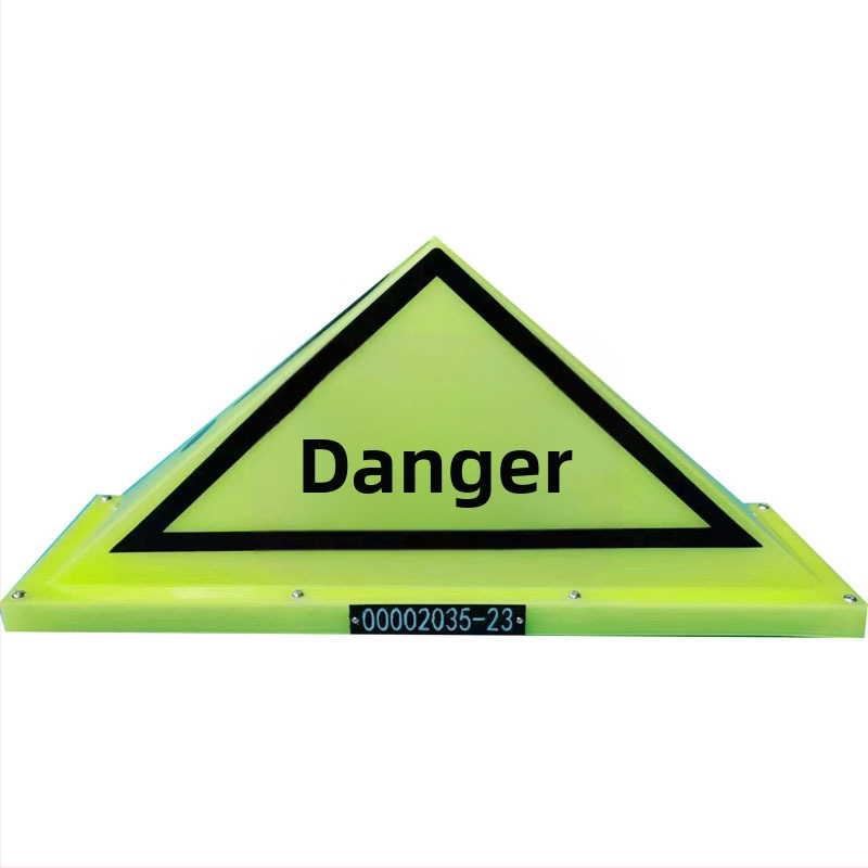 Auto jumta gaisma OLT-B2 — magnētiska trīsstūra markēšanas lampa bīstamām kravām, PP, derīga visiem modeļiem