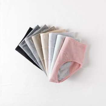 Menštruačné nohavičky, bezšvové, stredne vysoký pás, bavlna 92,6%, vsadka v rozkroku z regenerovanej celulózovej vlákna 100%, priedušné a proti únikom pre mladé ženy.