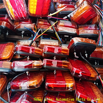 LED zadné svetlo, červeno-žlté dvojfarebné bočné svetlo, model T15, 12V, 3W, 6000K