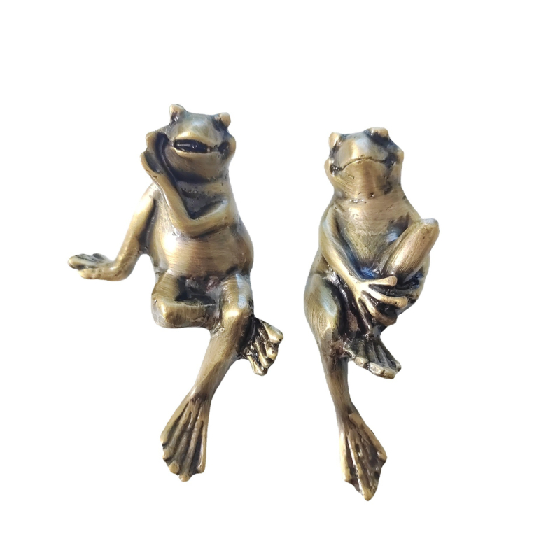 Mosadzová úchytka na nábytok s motívom žaby, kreatívny štýl, Lost-wax liatie, distressed povrch, 184 g