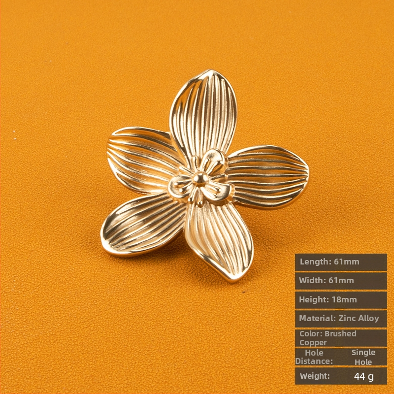 Rukoväť na skriňu v tvare lupene so samostatným otvorom, zliatina zinku, elektroplátovaná Kadillon 6149