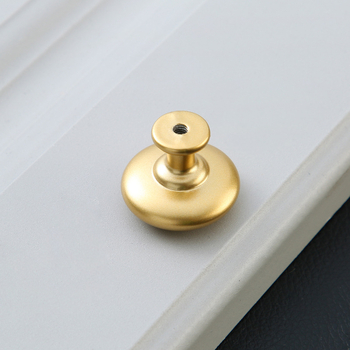 Nábytková rukoväť - hliníková zliatina a zliatina zinku, hlava hubovitého tvaru, kruhová s jednou dierou, model KY-811, elektrolytické úpravy