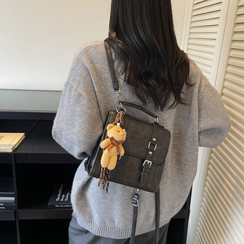 Dámska konvertibilná taška: batoh alebo cez rameno | mestský minimalistický štýl, PU materiál, zapínanie s klapkou, polyesterová podšívka, 2025 zima