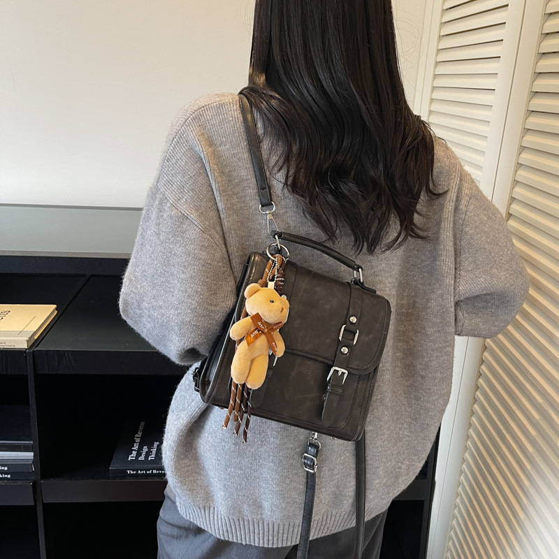 Dámska konvertibilná taška: batoh alebo cez rameno | mestský minimalistický štýl, PU materiál, zapínanie s klapkou, polyesterová podšívka, 2025 zima