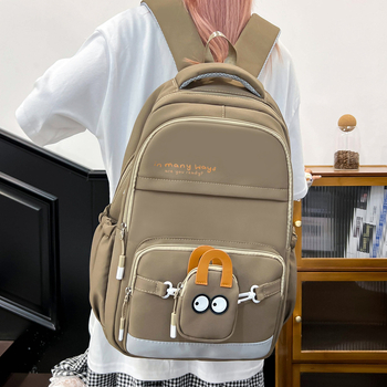 Nylon hátizsák egyetemi stílusban, kapacitás 20 L alatt, 12 hüvelykes laptophoz illeszkedik, ívelt vállpántok, lélegző