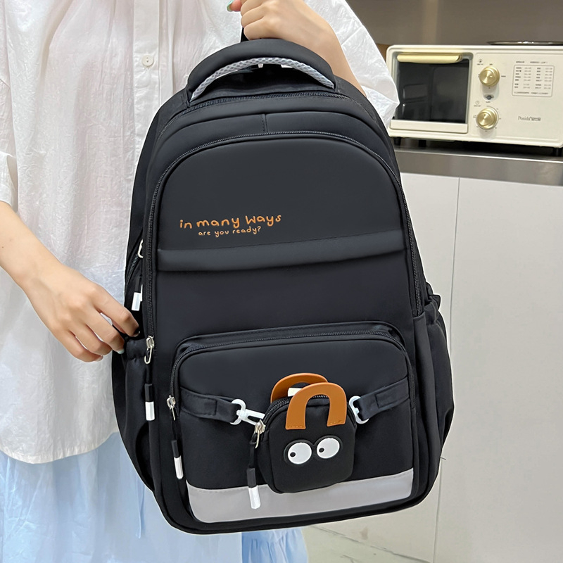 Nylon hátizsák egyetemi stílusban, kapacitás 20 L alatt, 12 hüvelykes laptophoz illeszkedik, ívelt vállpántok, lélegző