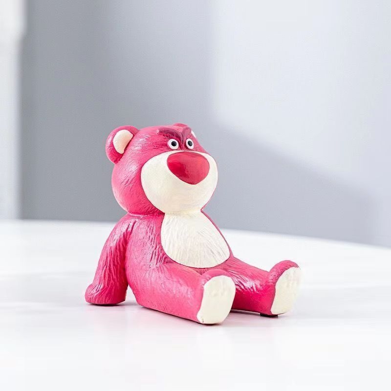 Десктоп стойка за телефон с мече с ягодов мотив; ABS/пластмаса; стил карикатура; възможност за персонализация.