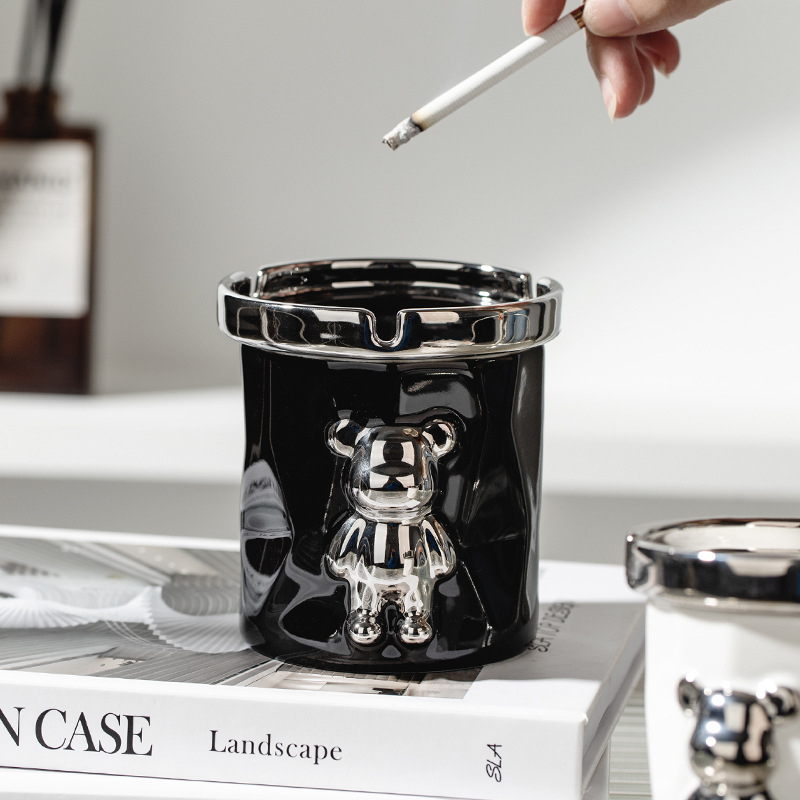 Porcelanski pepelnjak u obliku medvjeda s lijevkom, za dom i auto, Famous Art Ceramics, prilagodljiv s tiskanim logom