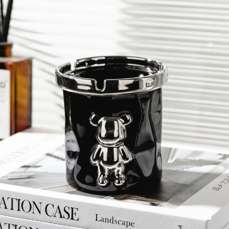 Porcelanski pepelnjak u obliku medvjeda s lijevkom, za dom i auto, Famous Art Ceramics, prilagodljiv s tiskanim logom