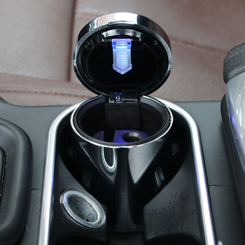 Auto pepelnjak - personaliziran, višenamjenski, s poklopcem i svjetlom; materijal: ABS otporan na toplinu; model SD-1204; težina 150 g; namijenjen za uporabu u vozilu