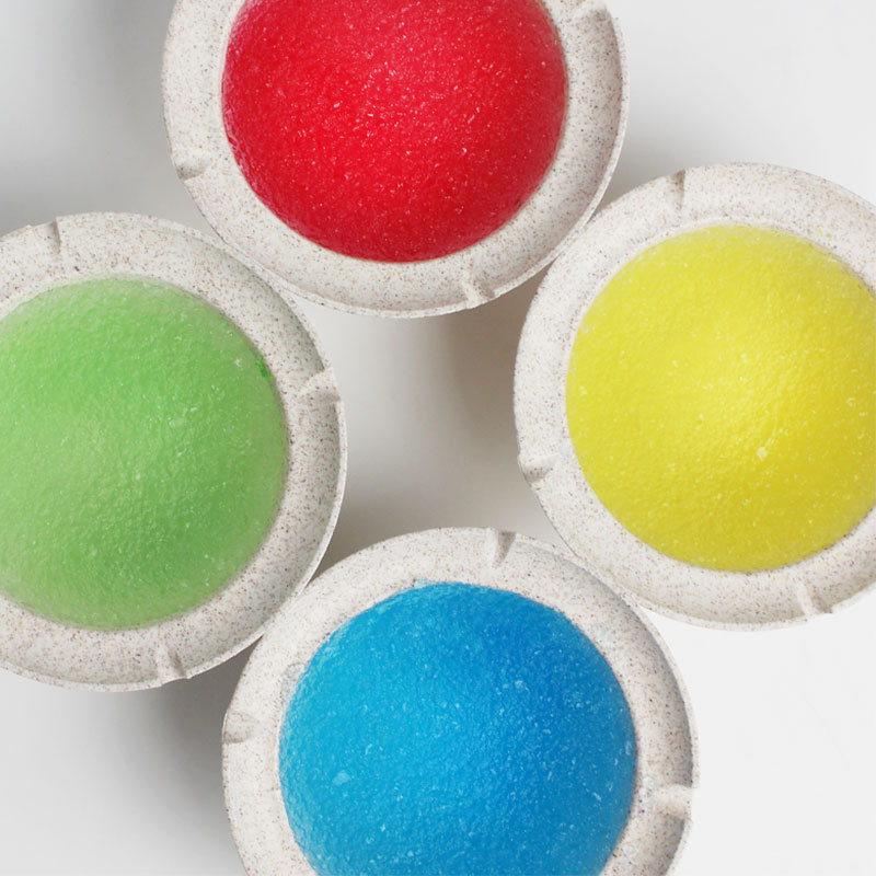 Jednorazový plastový popolník s dizajnom proti šíreniu popola; tlač loga; prispôsobiteľný; Daoying; 900 kusov v krabici; vhodné pre biliarne miestnosti, bary a auto použití.