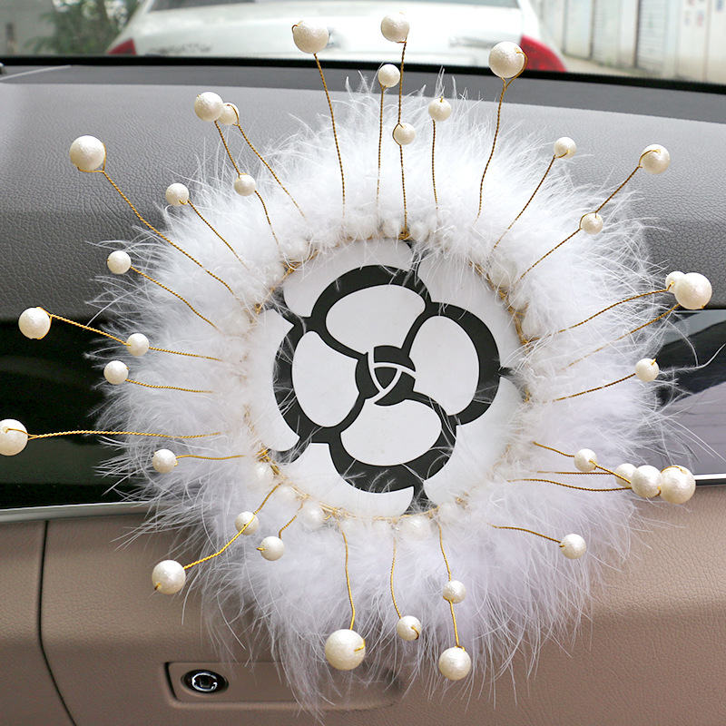 Unutrašnjost automobila: Protisklizna podloga za središnju konzolu s dekorom kraljevske krune i pernatim ornamentom — PVC, biseri, metal; Personalizacija: Da; Ispis logotipa: Da; Marka: Qianxiang; Artikal broj: 9254