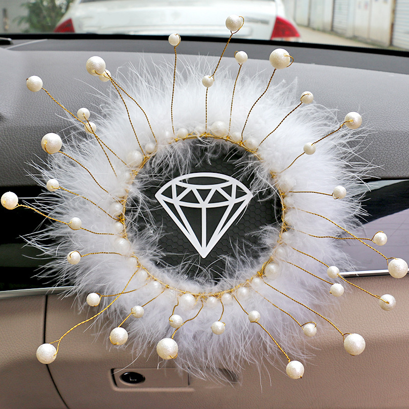 Unutrašnjost automobila: Protisklizna podloga za središnju konzolu s dekorom kraljevske krune i pernatim ornamentom — PVC, biseri, metal; Personalizacija: Da; Ispis logotipa: Da; Marka: Qianxiang; Artikal broj: 9254