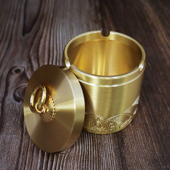 Popolník do auta - kov, značka Xin Copper, model popolník, sochárska úprava, hmotnosť 380 g