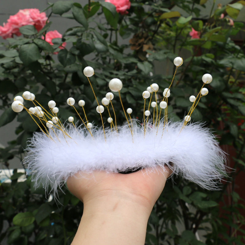 Unutrašnjost automobila: dekoracija za središnju konzolu s perlama, krunom i perom, protivklizna podloga; materijal PVC Pearl Metal; personalizacija; otisnuti logotip; branda Thousand Oaks