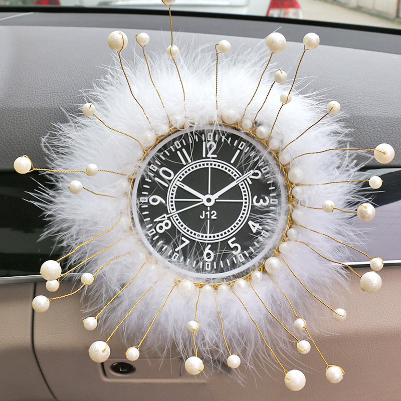 Unutrašnjost automobila: dekoracija za središnju konzolu s perlama, krunom i perom, protivklizna podloga; materijal PVC Pearl Metal; personalizacija; otisnuti logotip; branda Thousand Oaks