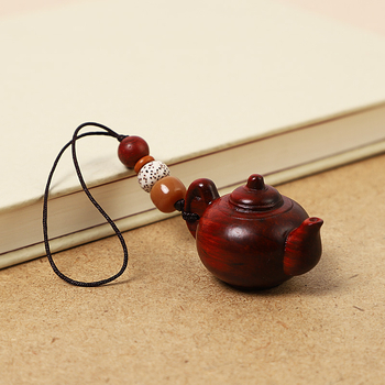 Drevený kľúčenok v tvare čajníka pre auto a telefón — moderný minimalistický štýl, vhodný ako darček