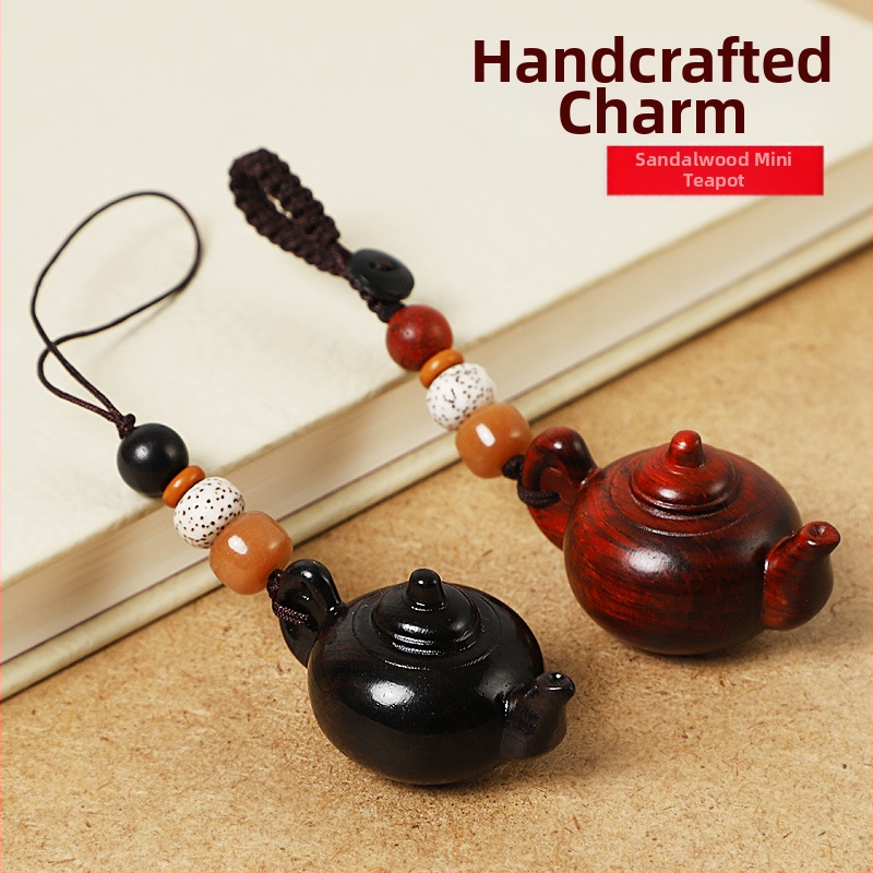 Drevený kľúčenok v tvare čajníka pre auto a telefón — moderný minimalistický štýl, vhodný ako darček